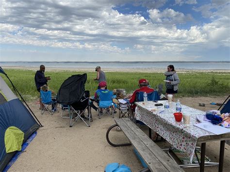 VAN’S LAKEVIEW FISHING CAMP .
